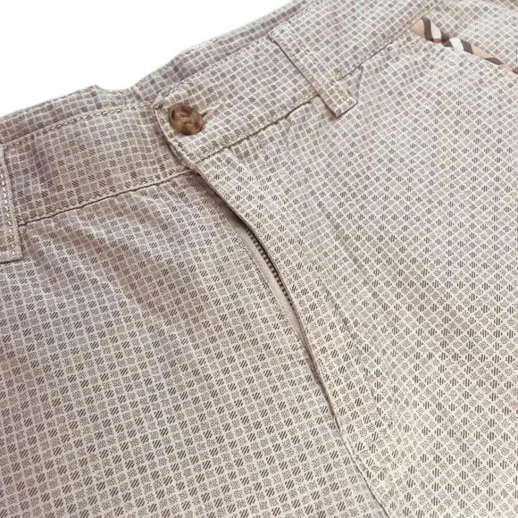Burberry Men's Cream & Gray Gingham Flat Front Shorts - Picture 4 of 12